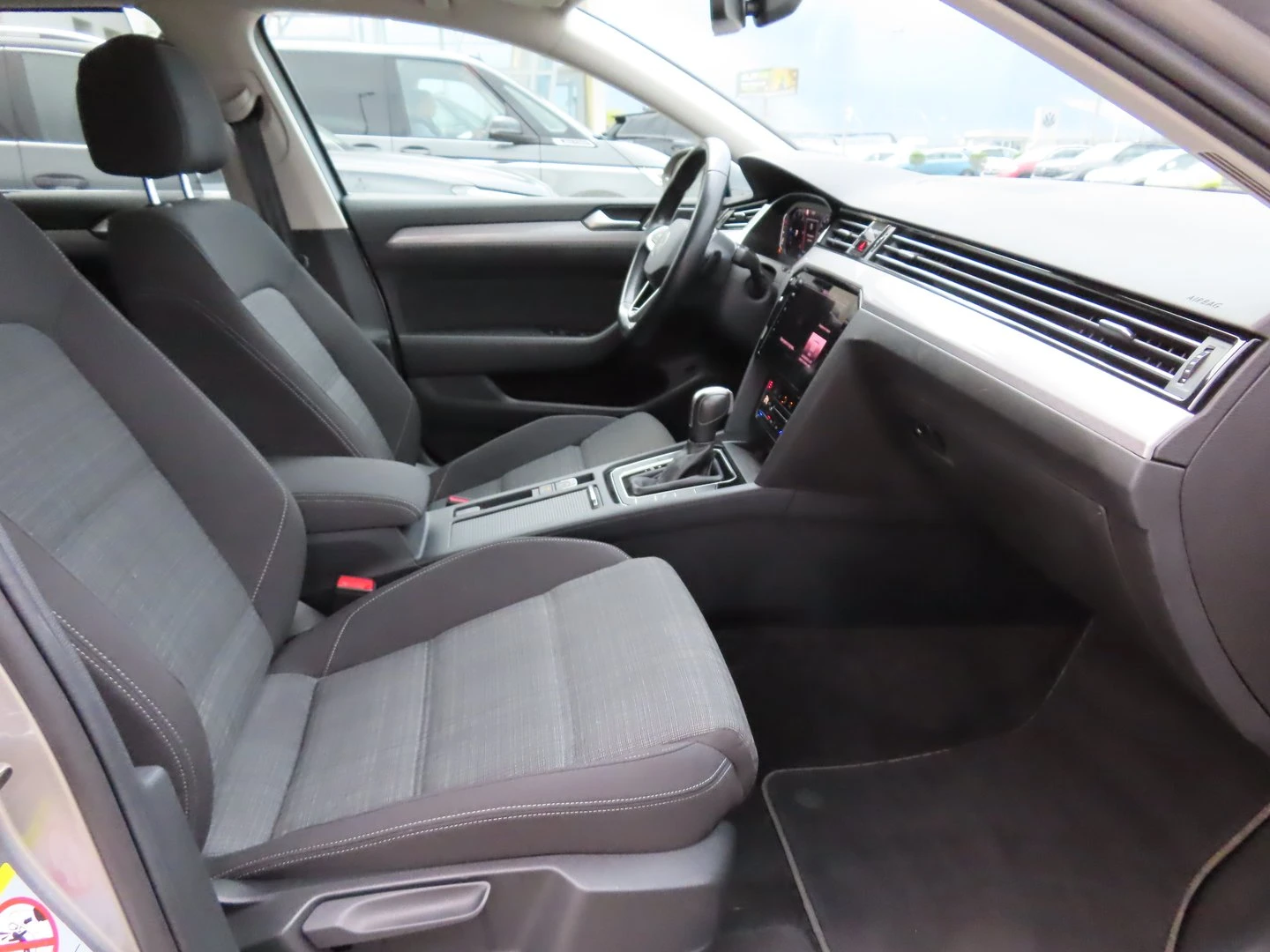 VW Passat Business 2.0 TDI SCR DSG - изображение 6