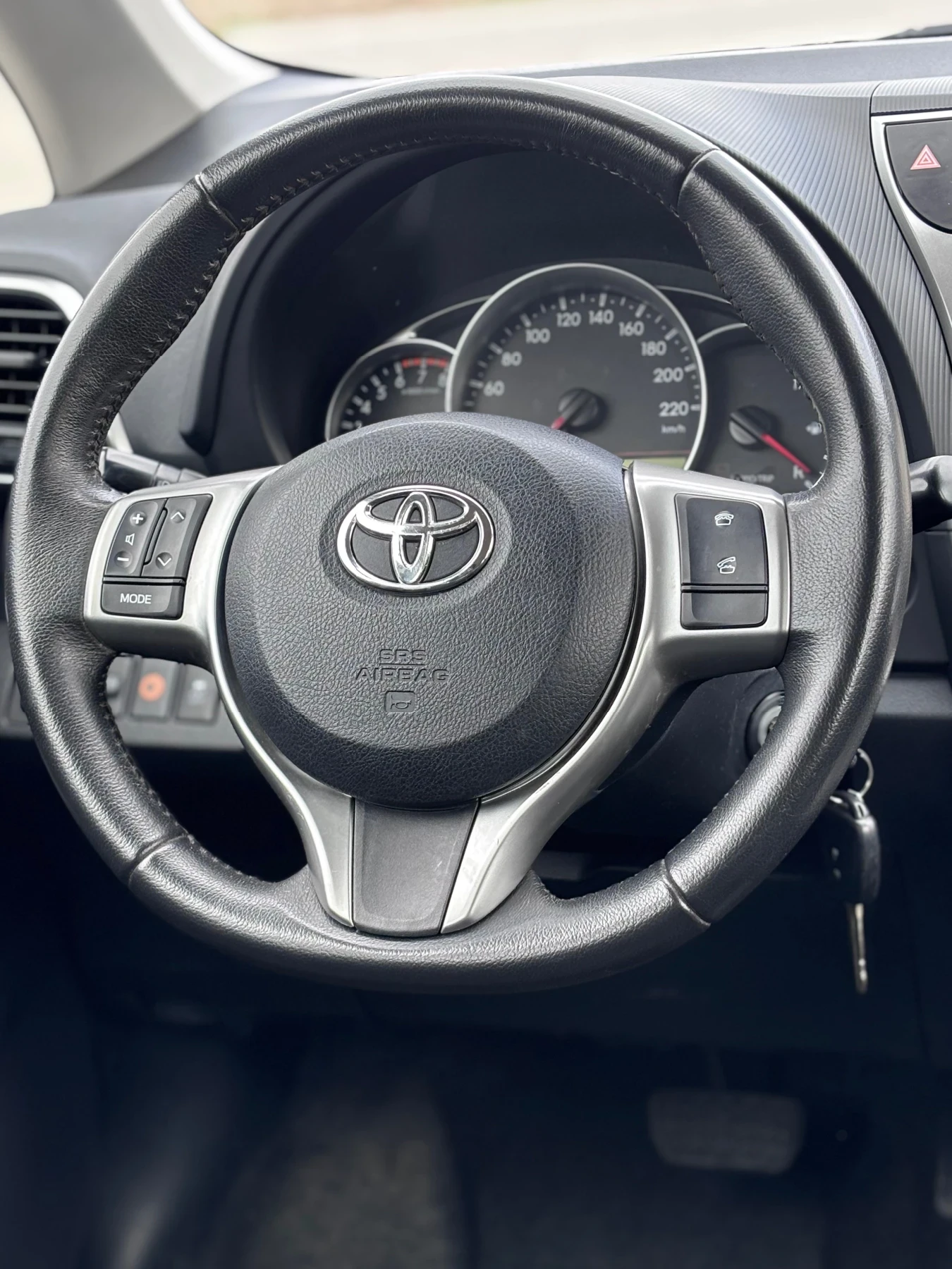 Toyota Verso S 1.3 i GPL Автоматик, снимка 7 - Автомобили и джипове - 54000420