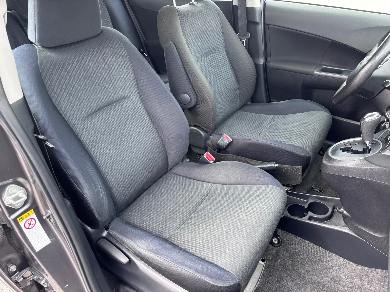 Toyota Verso S 1.3 i GPL Автоматик, снимка 10 - Автомобили и джипове - 54000420