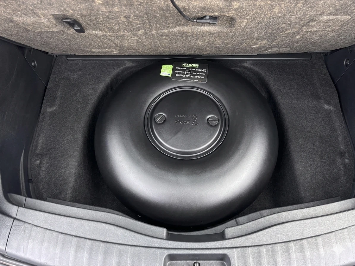 Toyota Verso S 1.3 i GPL Автоматик, снимка 15 - Автомобили и джипове - 54000420