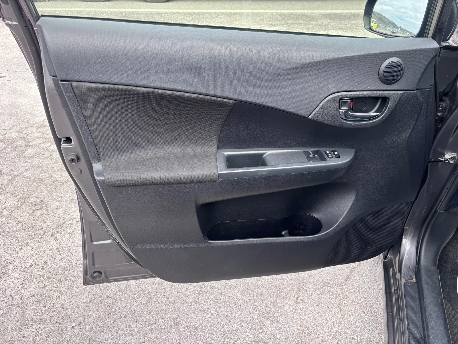 Toyota Verso S 1.3 i GPL Автоматик, снимка 14 - Автомобили и джипове - 54000420