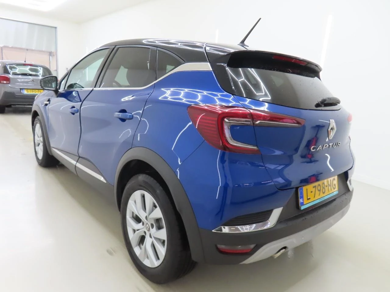 Renault Captur 1.0 TCe Intens, снимка 3 - Автомобили и джипове - 54254613