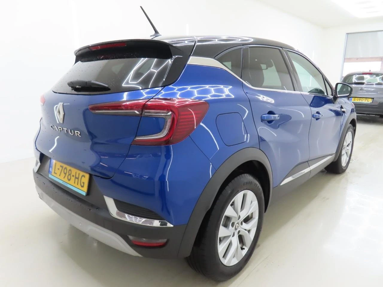 Renault Captur 1.0 TCe Intens, снимка 4 - Автомобили и джипове - 54254613