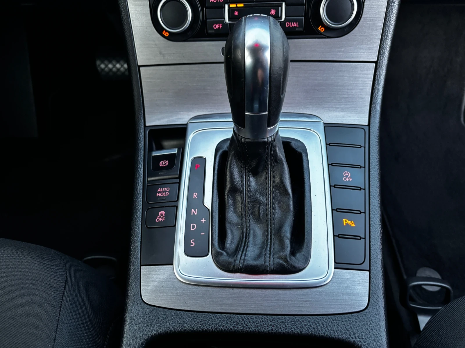 VW Passat 2.0TDI~DSG, снимка 13 - Автомобили и джипове - 54389417