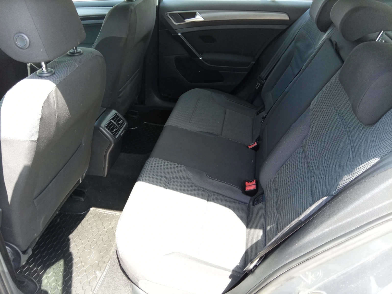 VW Golf 2.0TDI 150p.s, снимка 8 - Автомобили и джипове - 54832340