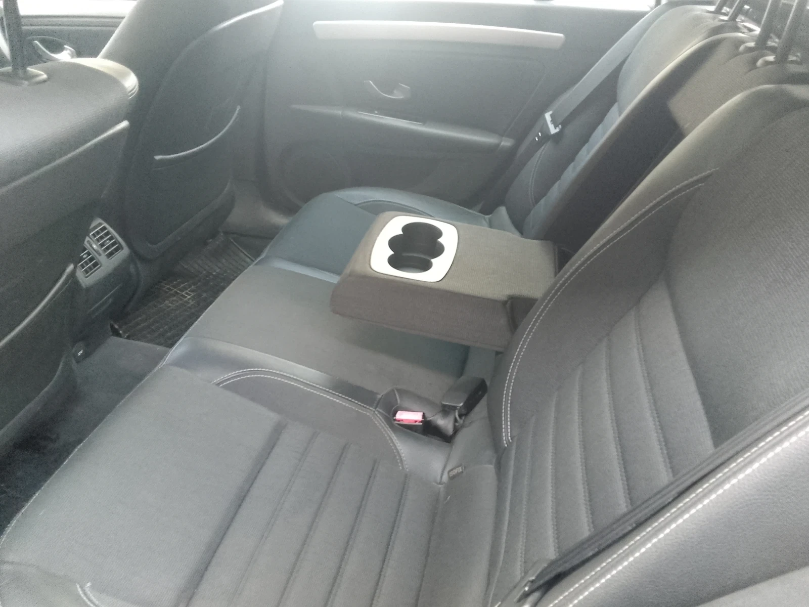 Renault Laguna 3, снимка 7 - Автомобили и джипове - 55741179