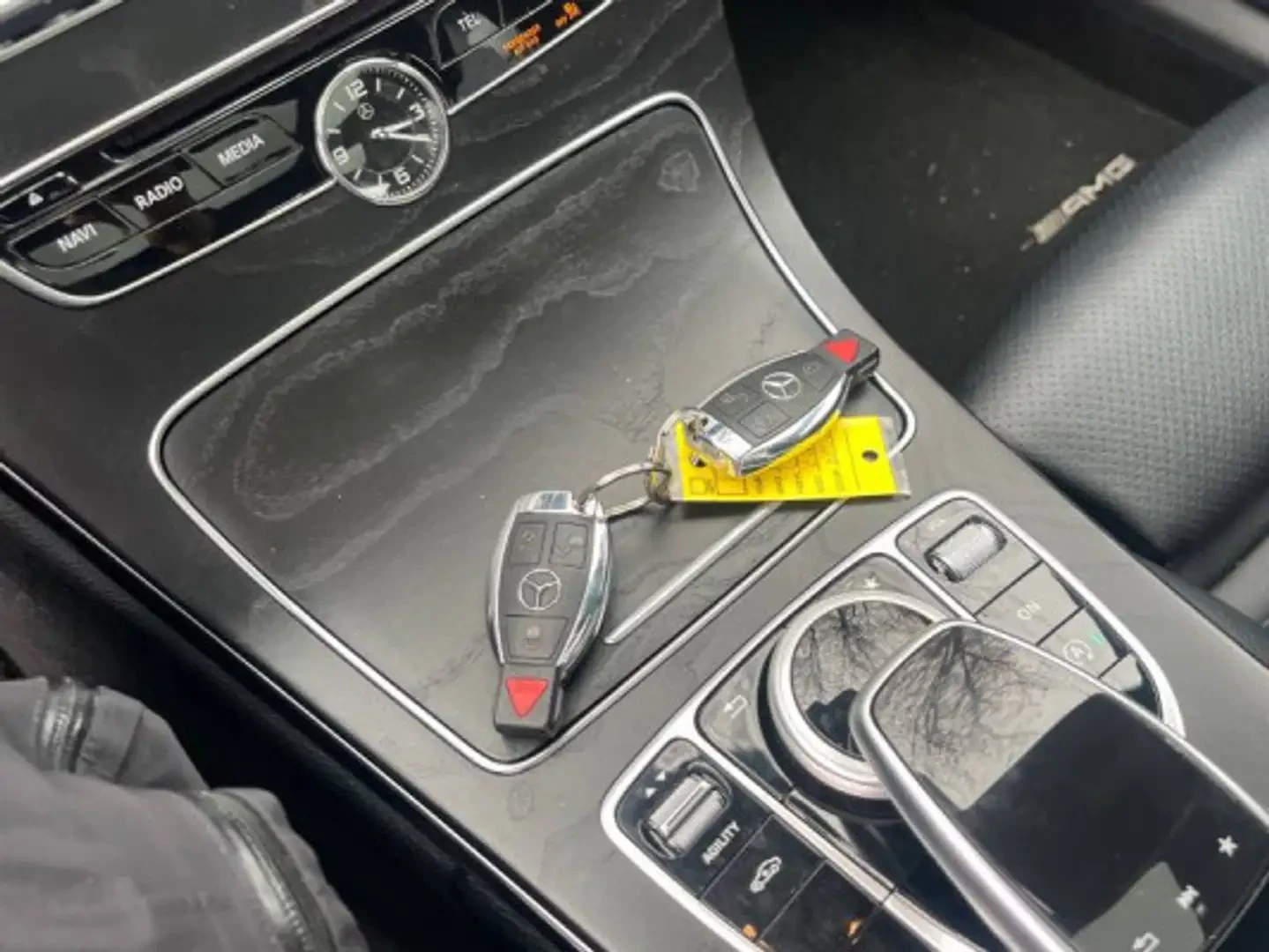 Mercedes-Benz C 400 * AMG* 4MATIC* HUD* pano* distronic* ЛИЗИНГ, снимка 11 - Автомобили и джипове - 55898717