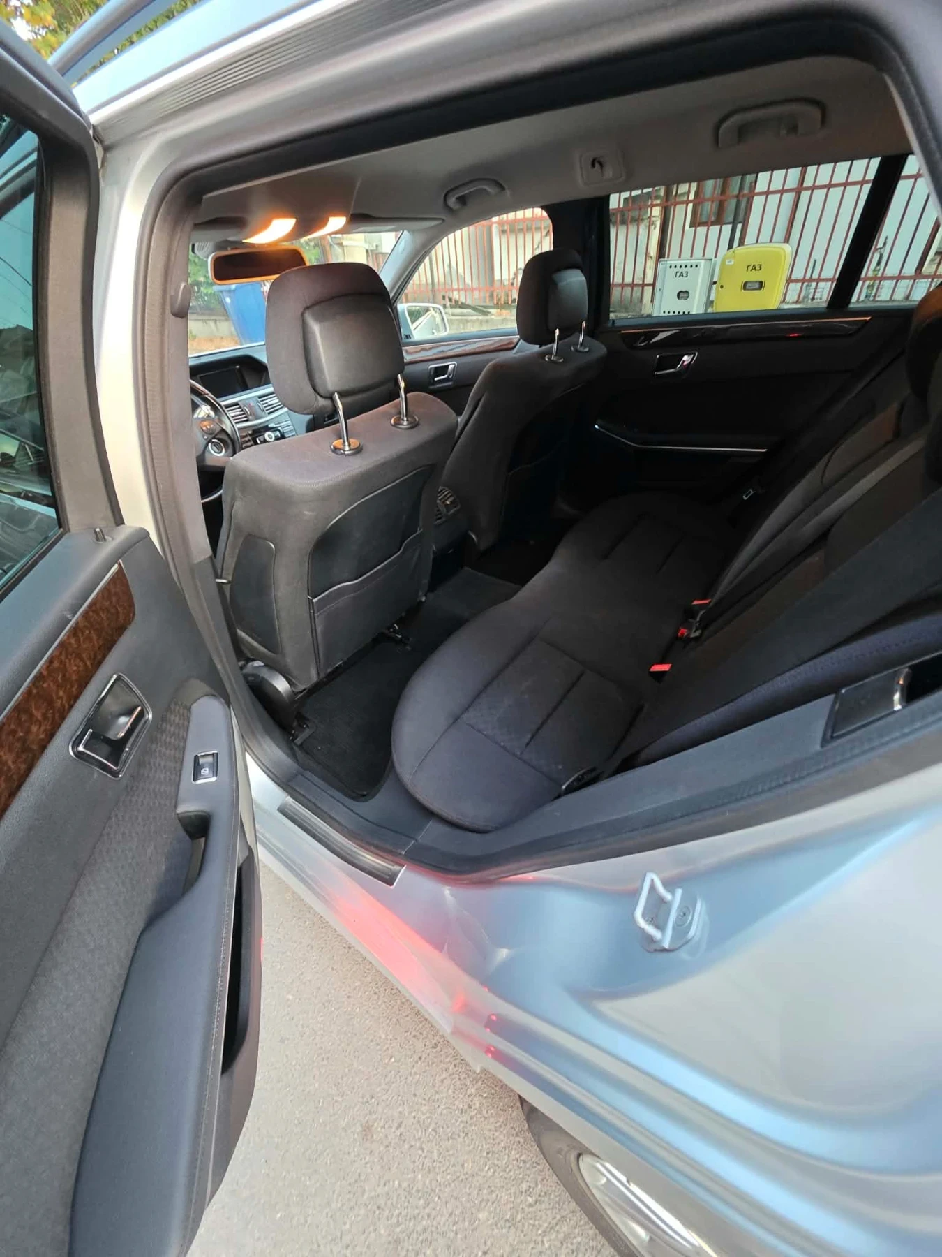 Mercedes-Benz E 300, снимка 9 - Автомобили и джипове - 56363228