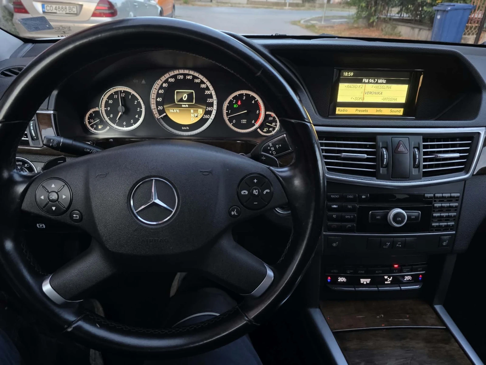 Mercedes-Benz E 300, снимка 5 - Автомобили и джипове - 56363228