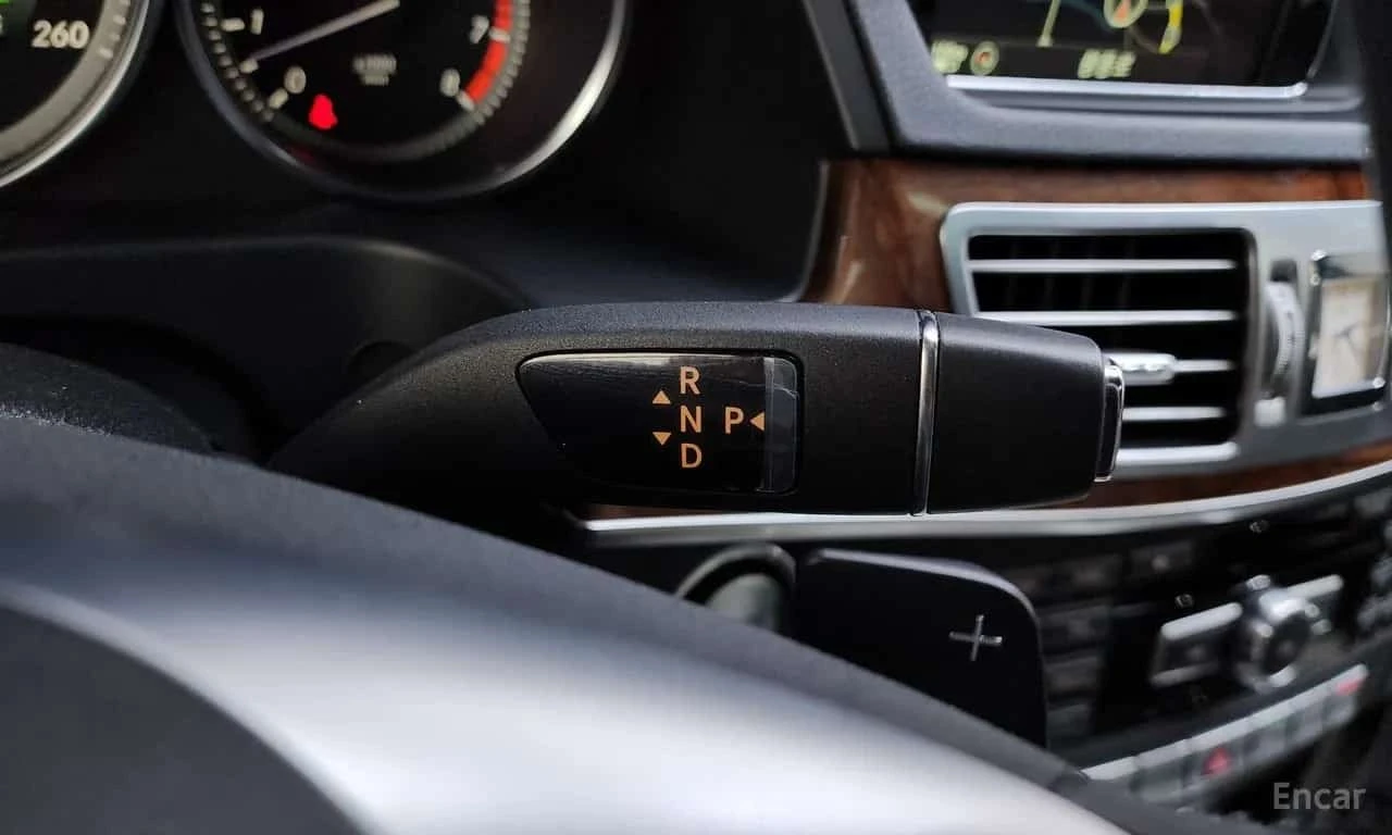 Mercedes-Benz E 300 * E300 Elegance * ЦЕНА ДО БГ, снимка 10 - Автомобили и джипове - 56506253