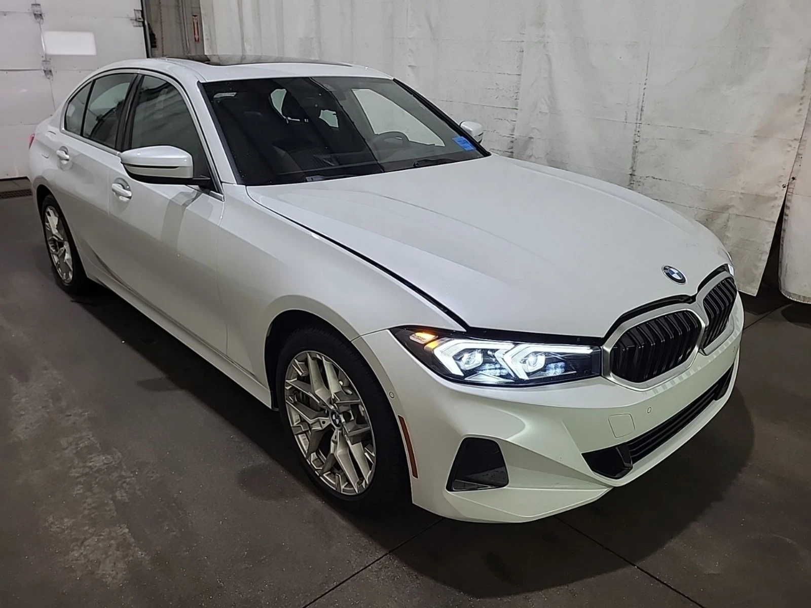 BMW 330 I XDRIVE , снимка 3 - Автомобили и джипове - 56564476