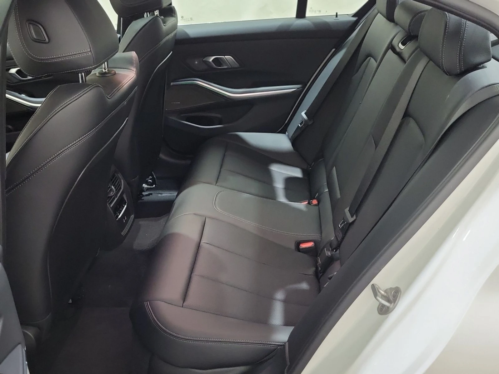 BMW 330 I XDRIVE , снимка 14 - Автомобили и джипове - 56564476