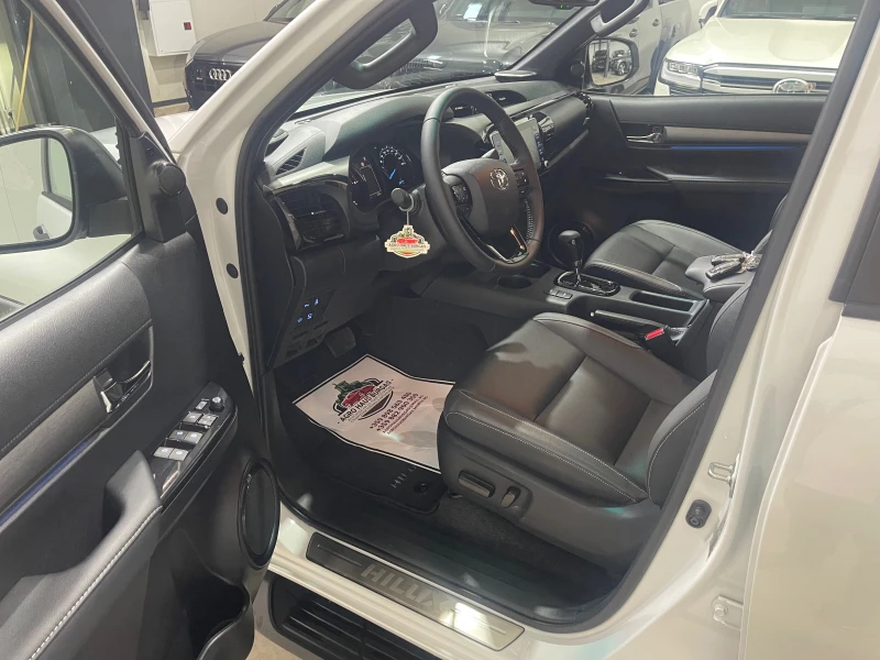 Toyota Hilux 2.8 D-4D НОВА INVINCIBLE JBL ЛИЗИНГ, снимка 6 - Автомобили и джипове - 47378941