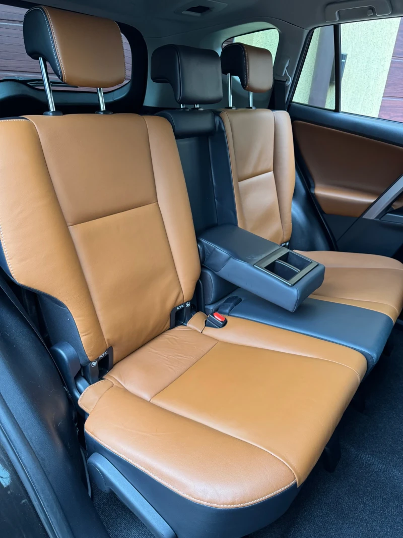 Toyota Rav4 2.0i * 4X4* ПЪЛНА СЕРВИЗНА ИСТОРИЯ В ТОЙОТА!, снимка 9 - Автомобили и джипове - 52365427