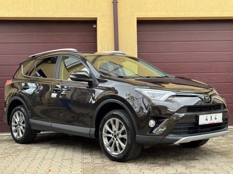 Toyota Rav4 2.0i * 4X4* ПЪЛНА СЕРВИЗНА ИСТОРИЯ В ТОЙОТА!, снимка 3 - Автомобили и джипове - 52365427