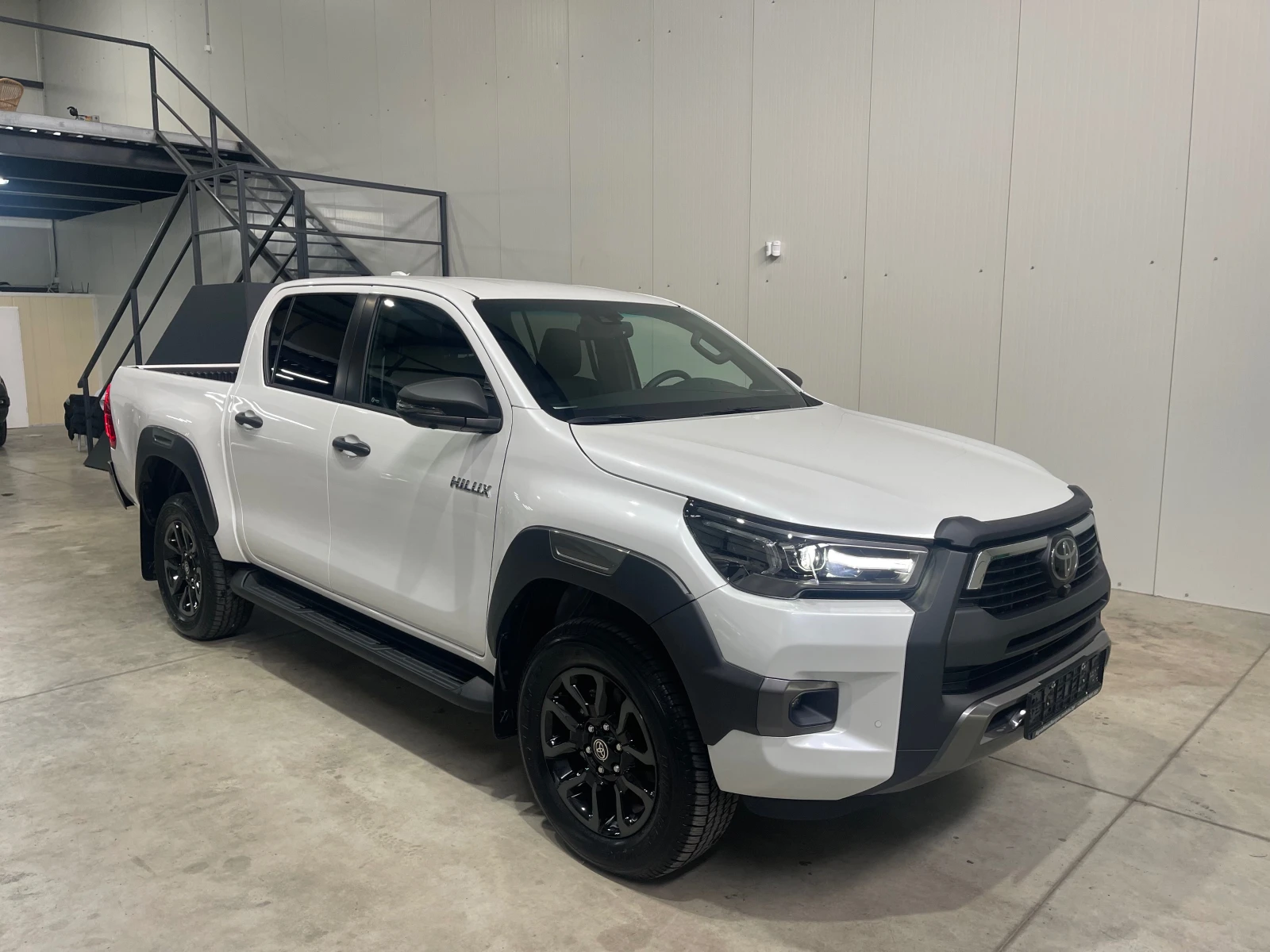 Toyota Hilux 2.8 D-4D НОВА INVINCIBLE JBL ЛИЗИНГ - [1] 