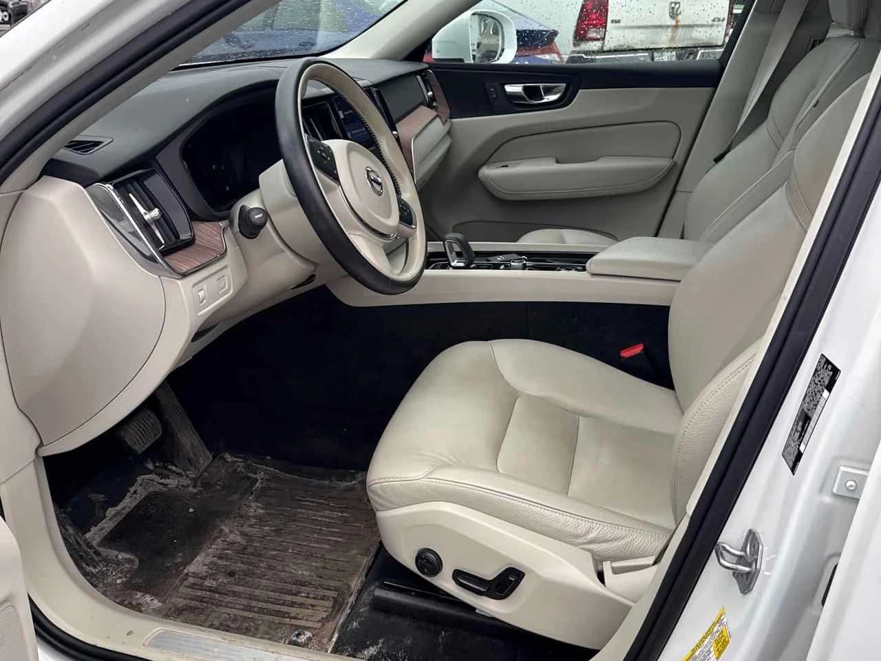 Volvo XC60 * Momentum * ПРЕДСТАВИТЕЛСТВО * 2 КЛЮЧА * ПАМЕТ, снимка 5 - Автомобили и джипове - 54217775