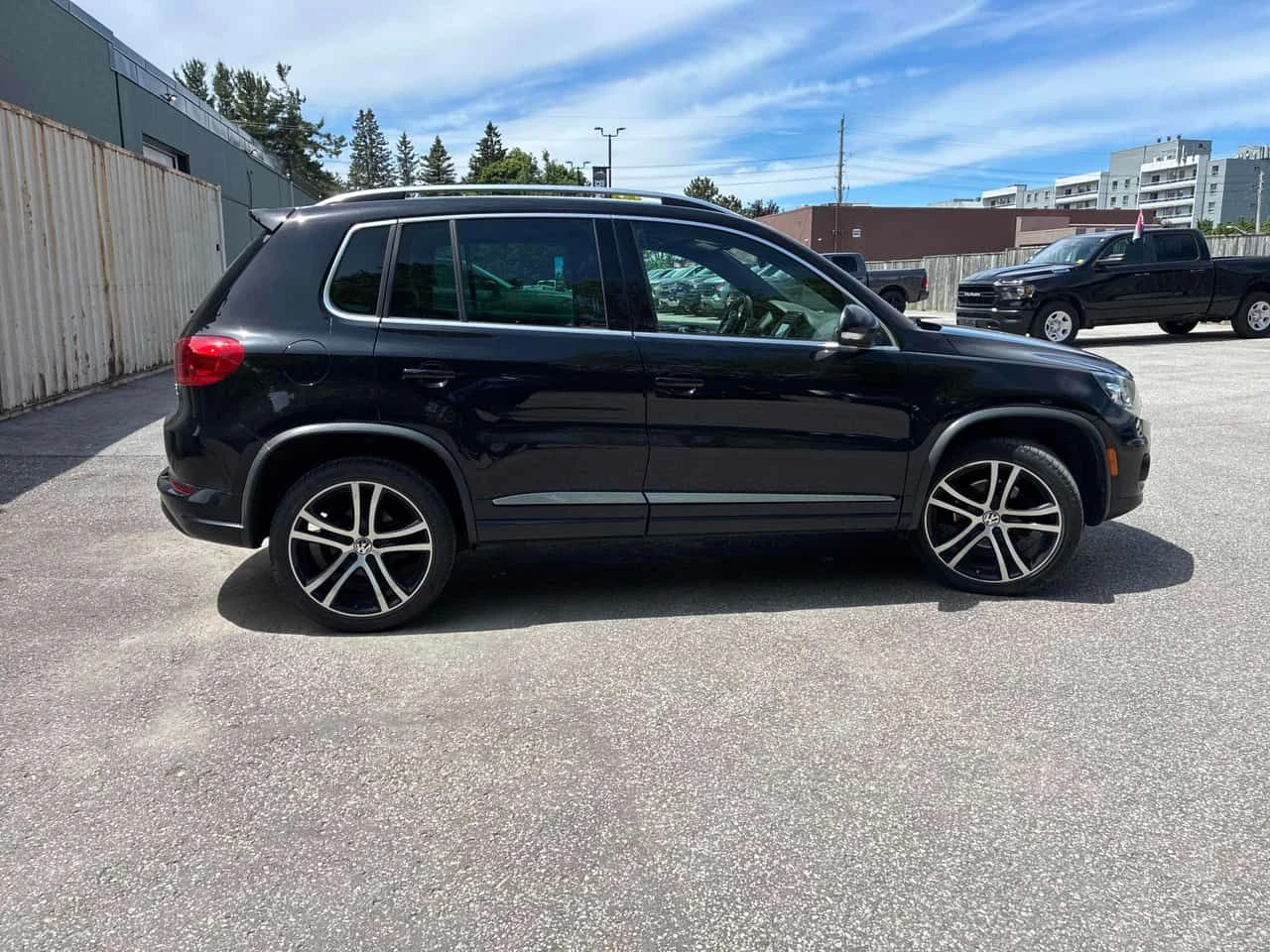 VW Tiguan * Highline * CARFAX * ПОДГРЕВИ * KEYLESS * ПАНО, снимка 3 - Автомобили и джипове - 54931245
