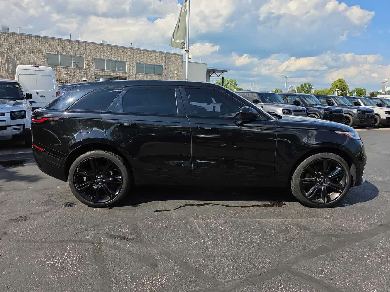 Land Rover Range Rover Velar * R Dynamic S * CARFAX * ОПЦИЯ ЗА ФИНАНСИРАНЕ, снимка 3 - Автомобили и джипове - 55222581