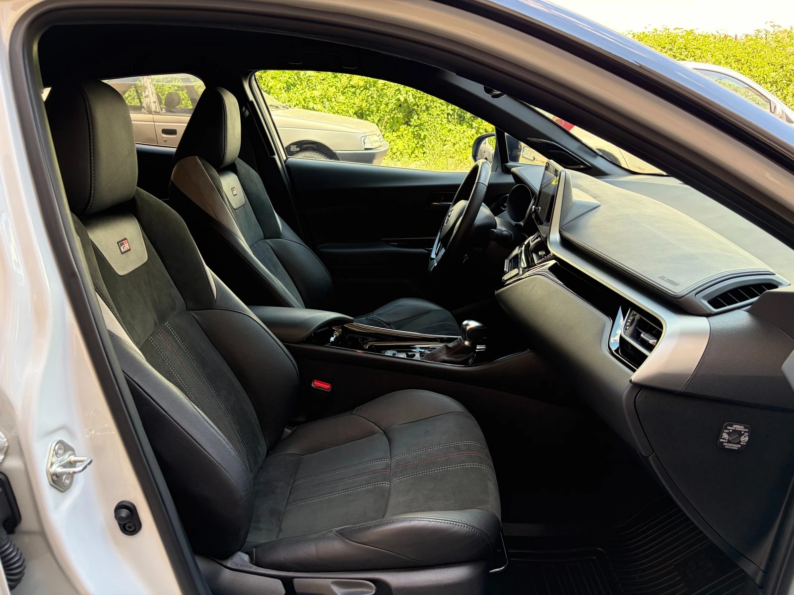 Toyota C-HR 2.0 HSD GR Sport- в Гаранция, снимка 15 - Автомобили и джипове - 55528413