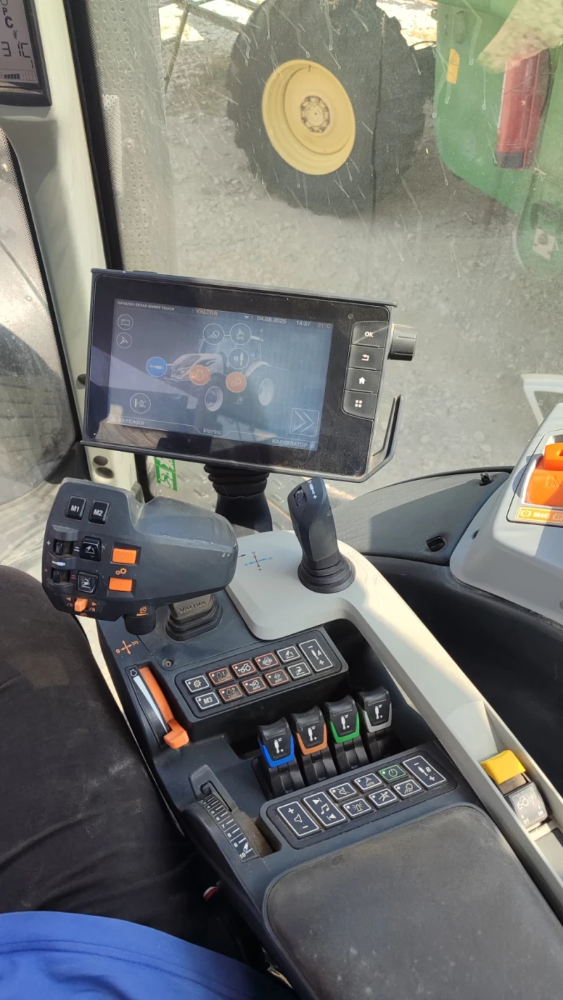 Трактор Valtra Т 254 VERSU, снимка 4 - Селскостопанска техника - 52313858