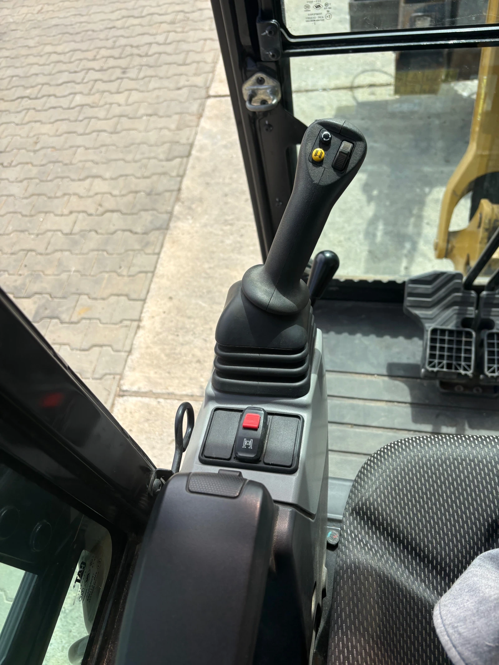 Багер Cat 302 CR, снимка 7 - Индустриална техника - 56240956