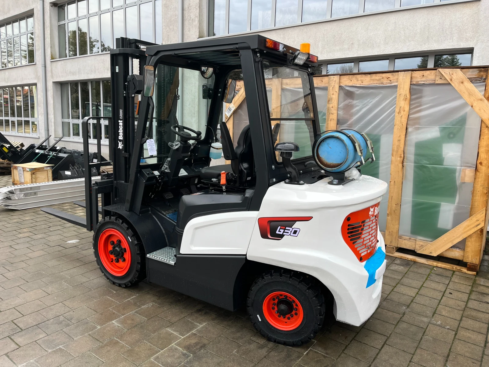 ������� Bobcat G30NXP | Mobile.bg � ����������� 2