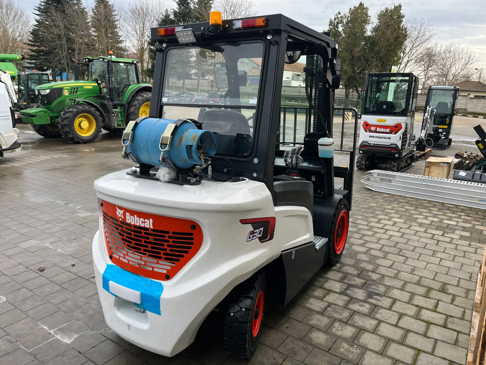 ������� Bobcat G30NXP | Mobile.bg � ����������� 3