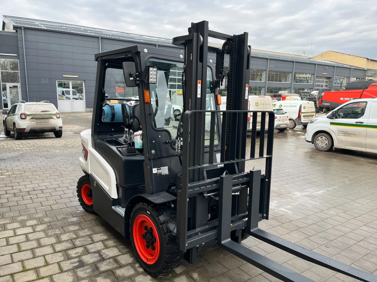������� Bobcat G30NXP | Mobile.bg � ����������� 4