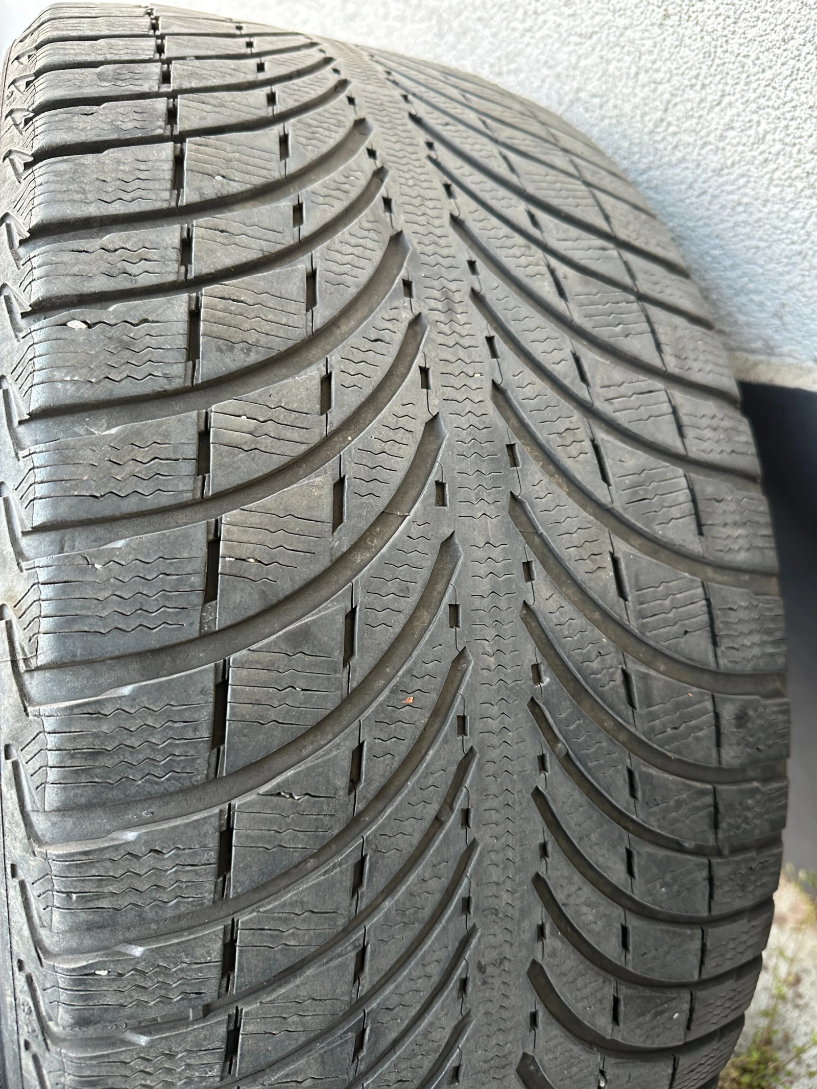 Гуми Зимни 255/50R19, снимка 9 - Гуми и джанти - 54388103