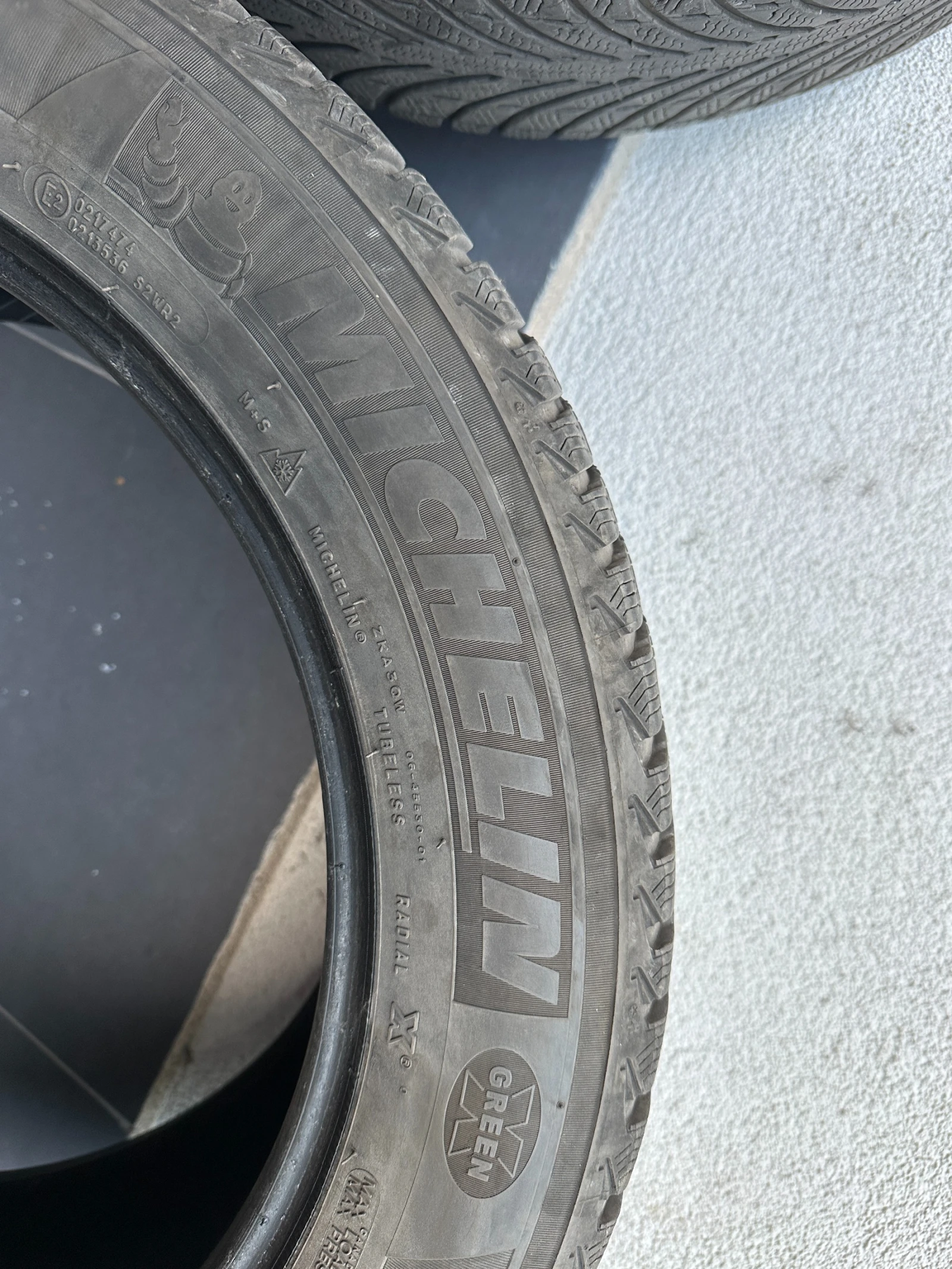 Гуми Зимни 255/50R19, снимка 7 - Гуми и джанти - 54388103