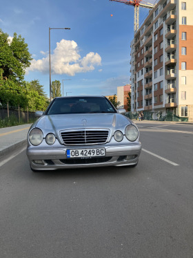 Mercedes-Benz E 220, снимка 1 - Автомобили и джипове - 45686436