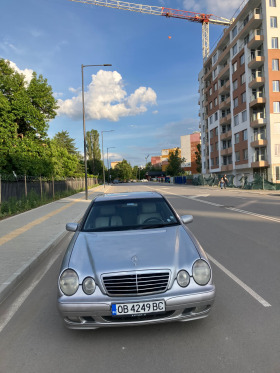 Mercedes-Benz E 220, снимка 2 - Автомобили и джипове - 45686436
