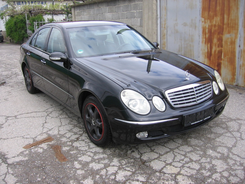 Mercedes-Benz E 200, снимка 3 - Автомобили и джипове - 40587618