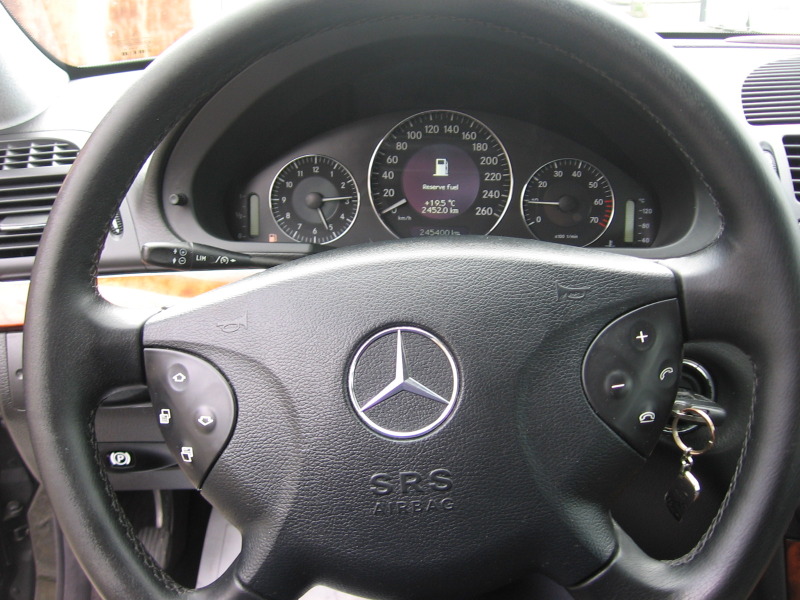 Mercedes-Benz E 200, снимка 12 - Автомобили и джипове - 40587618