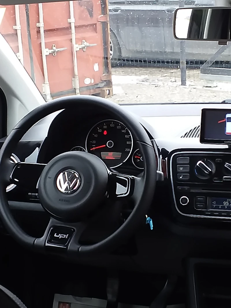 VW Up, снимка 3 - Автомобили и джипове - 49261865