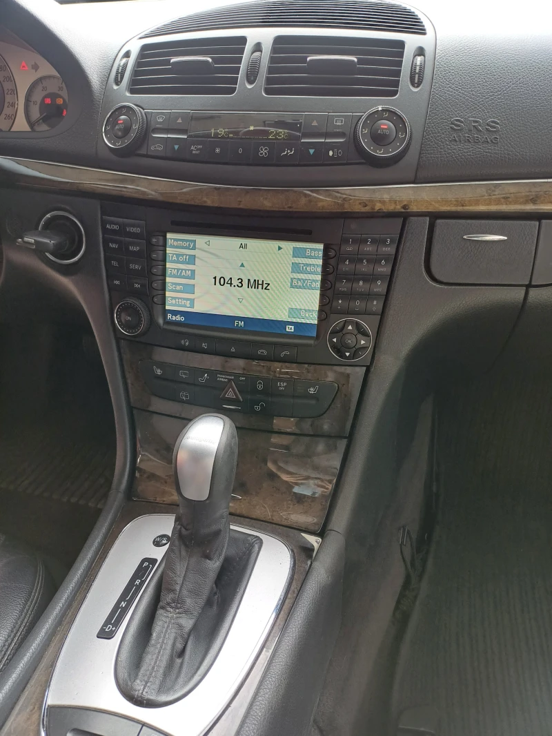 Mercedes-Benz E 220 22 cdi, снимка 2 - Автомобили и джипове - 52442054