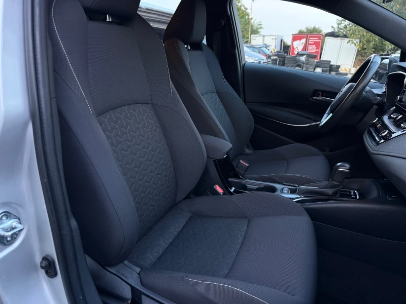 Toyota Corolla 1.8 HYBRID , снимка 11 - Автомобили и джипове - 51926485