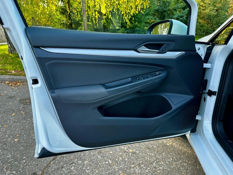 VW Golf 1.5* гаранция* фабричен метан* подгрев* дистроник, снимка 6 - Автомобили и джипове - 52244366