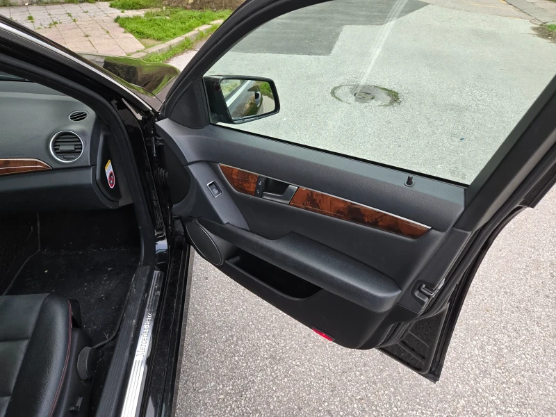 Mercedes-Benz C 300 AMG , снимка 6 - Автомобили и джипове - 52432432