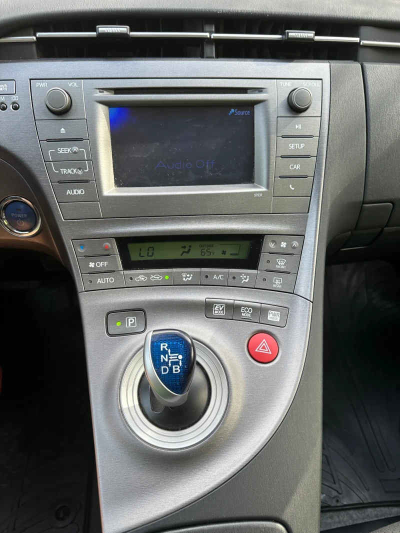 Toyota Prius НОВА///ГАЗ///ХИБРИД///ПЕРФЕКТНА///ЛИЗИНГ, снимка 9 - Автомобили и джипове - 53287231