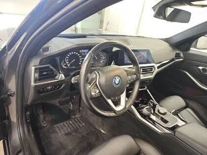 BMW 330 xDrive* АвтоКредит* (ЦЕНА ДО БГ), снимка 9 - Автомобили и джипове - 54042141