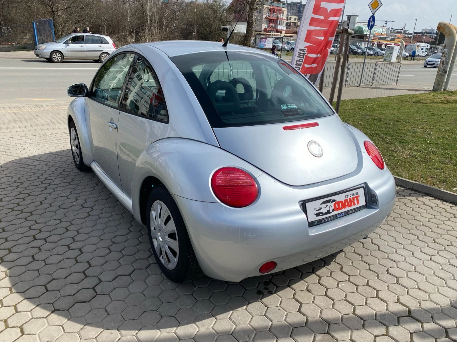 VW Beetle 1.6i/РЕАЛНИ КМ ! ! !  - изображение 6