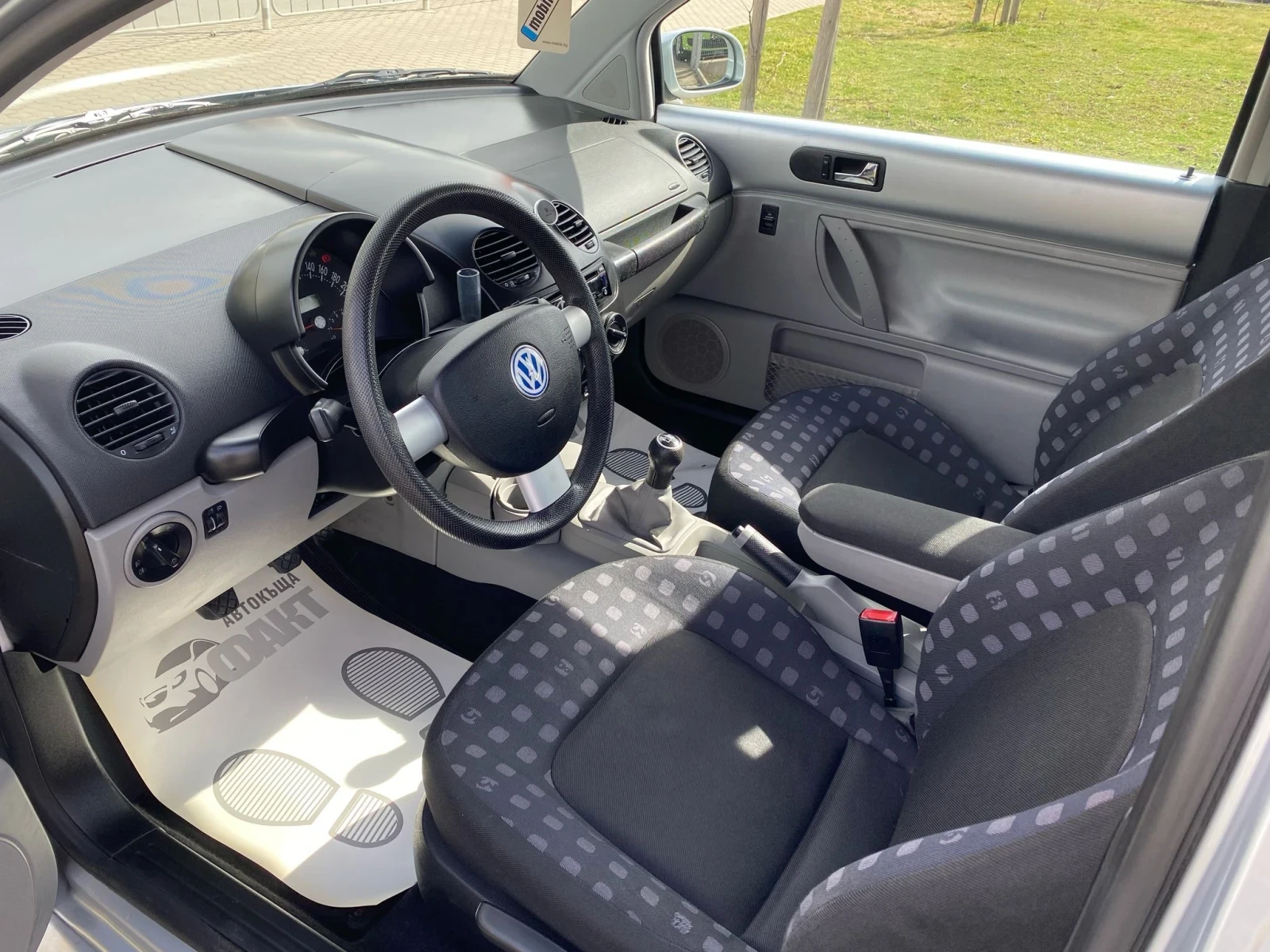 VW Beetle 1.6i/РЕАЛНИ КМ ! ! !  - изображение 7