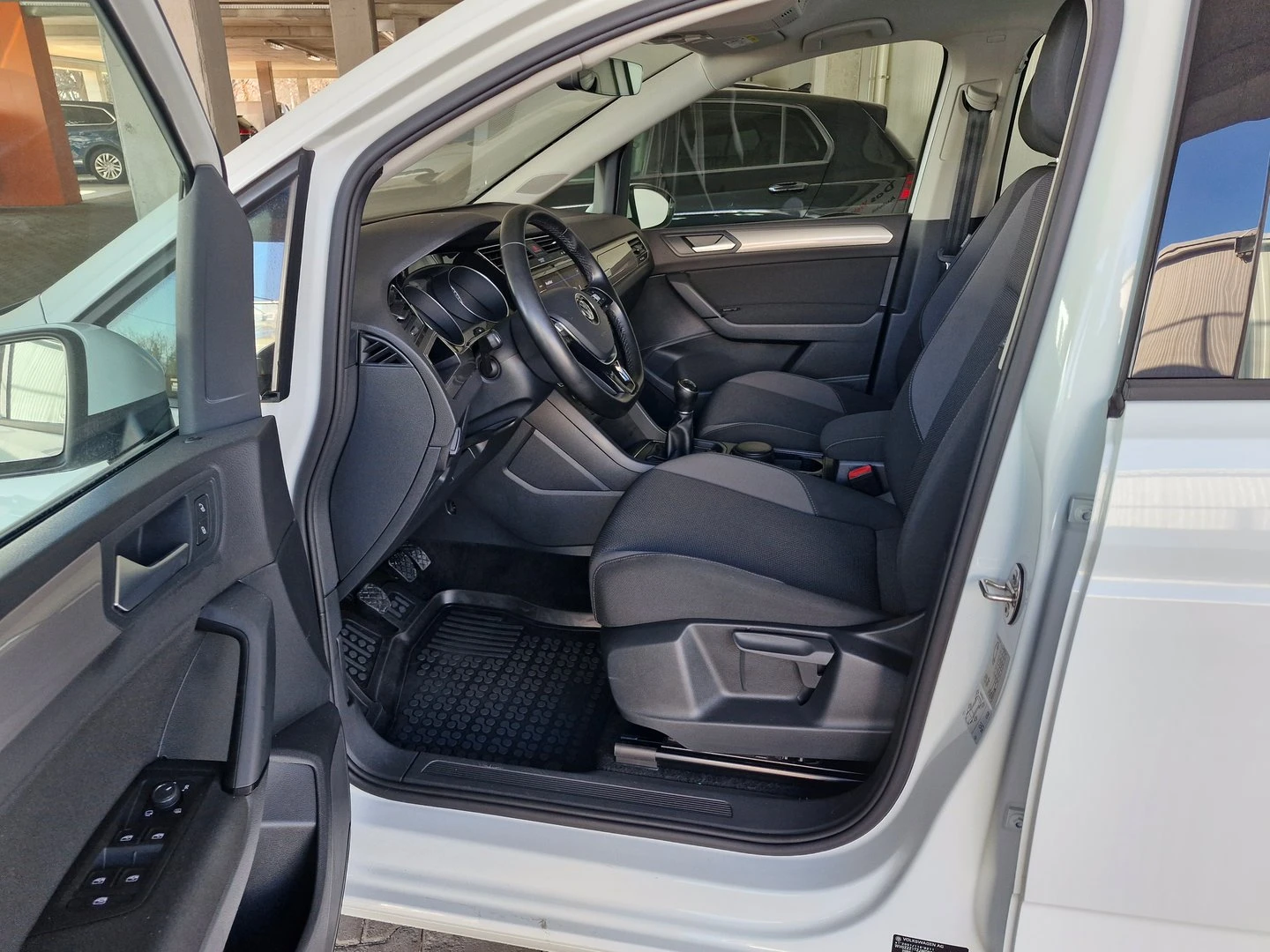 VW Touran Trendline 1.2TSI BMT - изображение 5