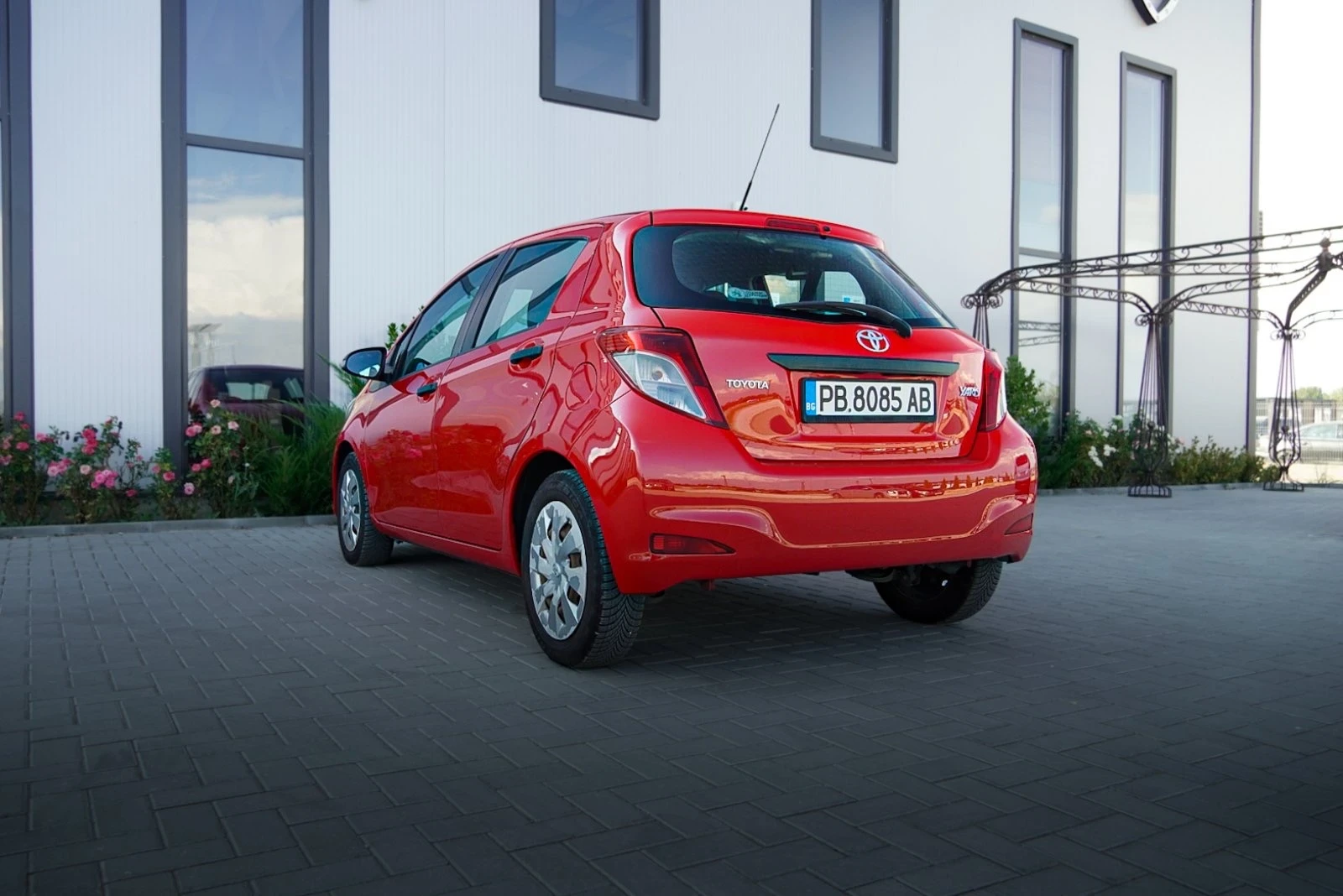 Toyota Yaris  - изображение 4