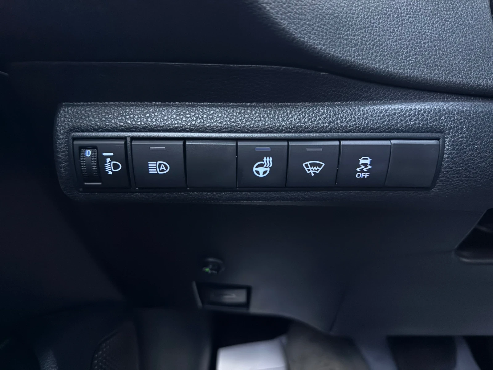 Toyota Corolla 1.8 HYBRID  | Mobile.bg   15