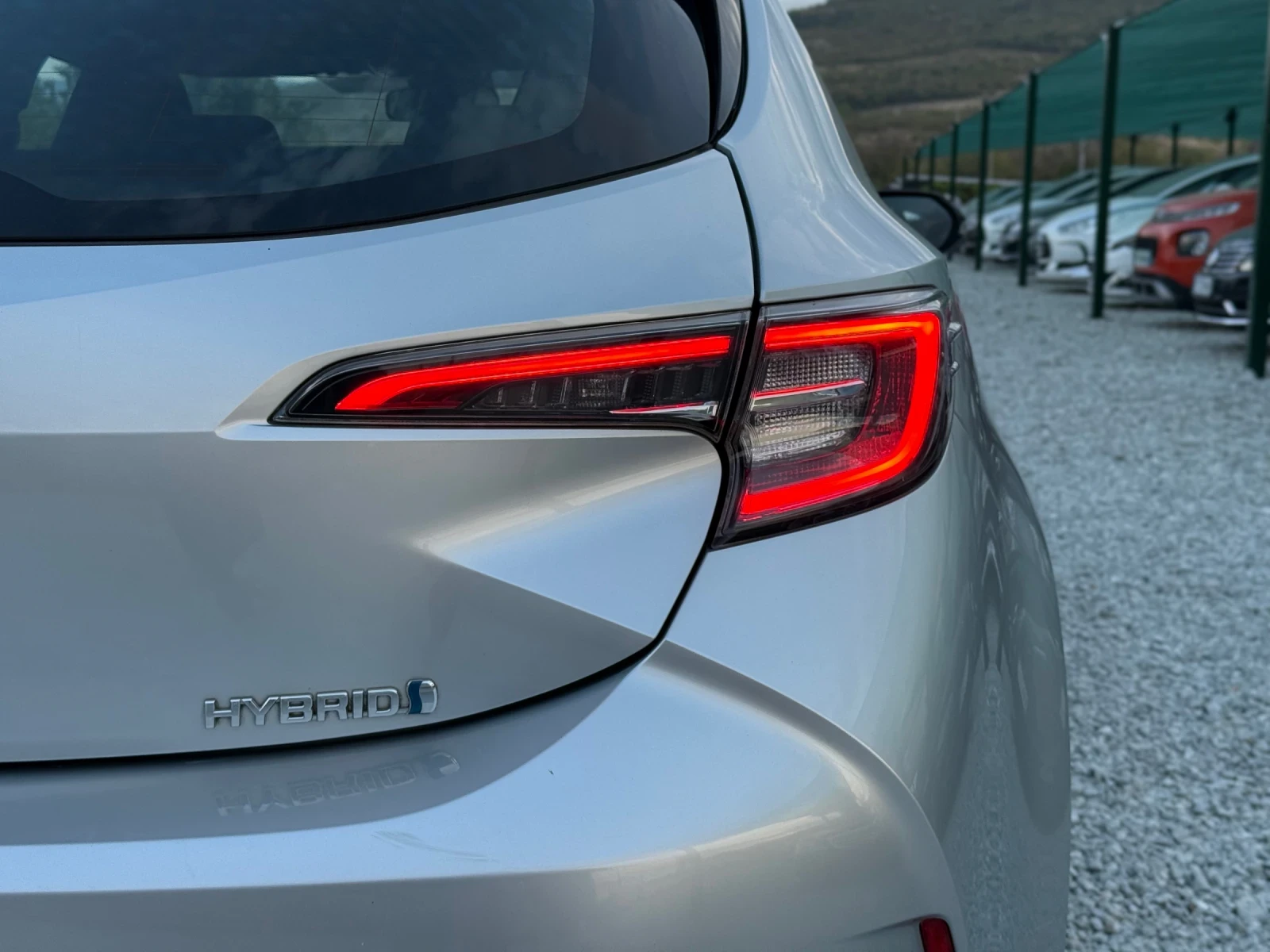 Toyota Corolla 1.8 HYBRID  - изображение 8