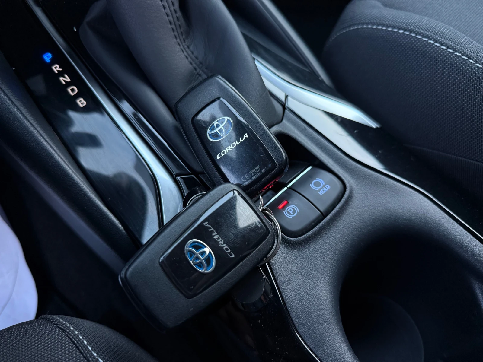 Toyota Corolla 1.8 HYBRID  | Mobile.bg   17