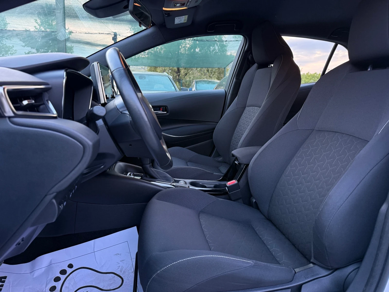 Toyota Corolla 1.8 HYBRID  - изображение 9